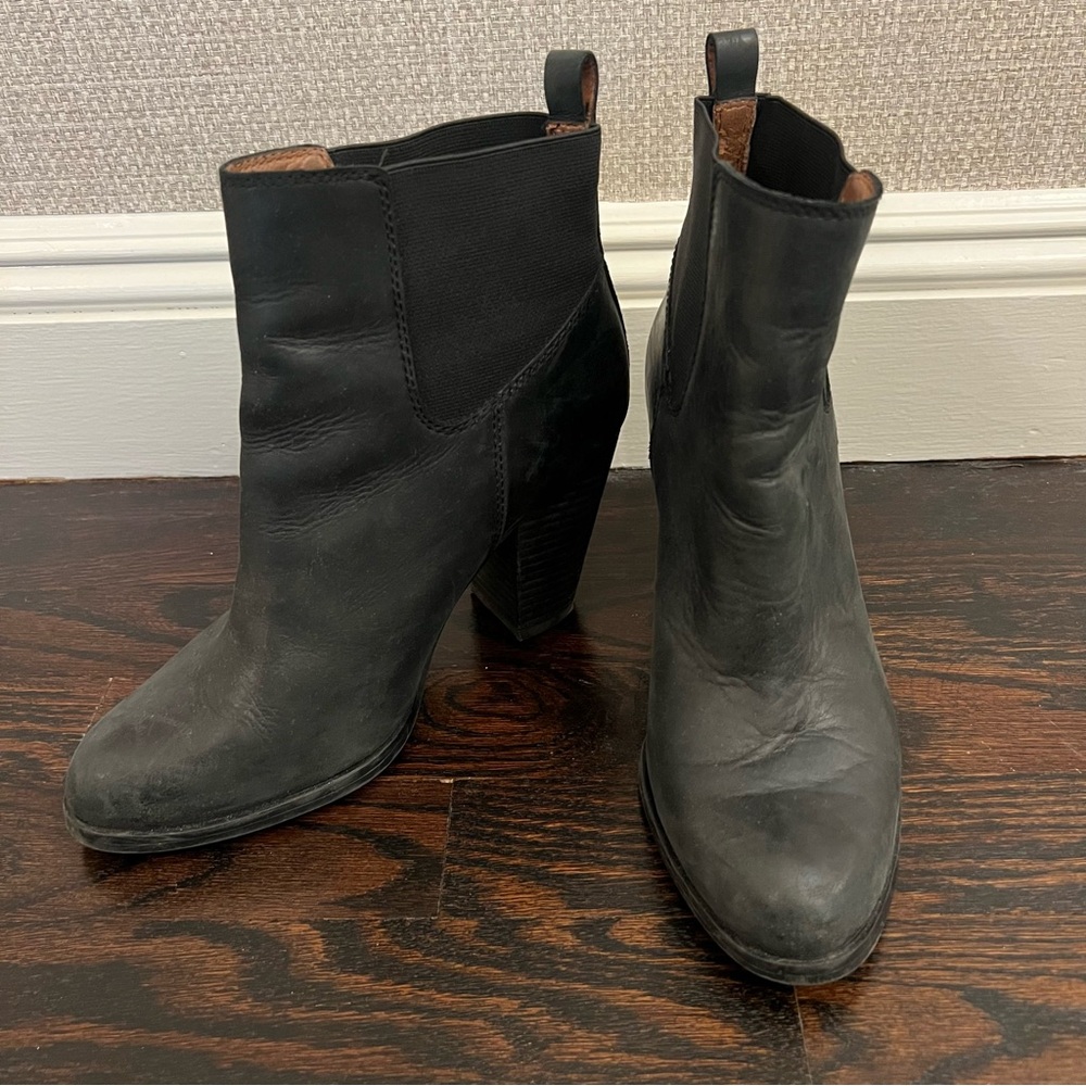 Lucky Brand all black bootie